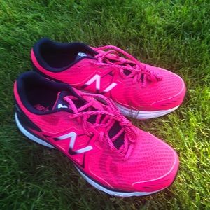 New Balance hot pink NEW never worn size 9 670 v5